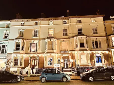 Lauriston & Lawton Court Hotel Отели в г. Лландудно