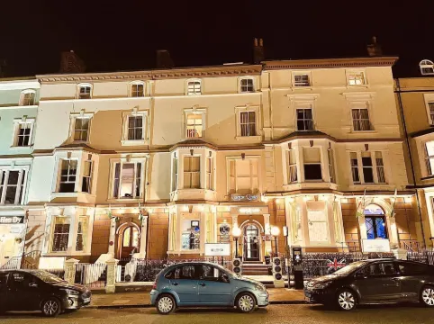 Lauriston Court Hotel