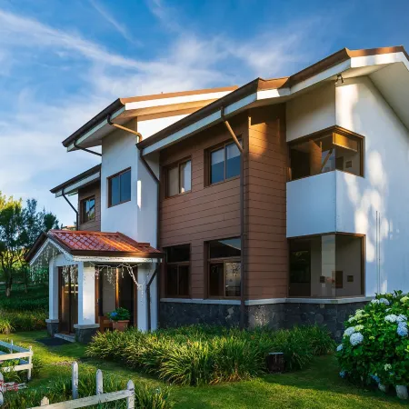Altura Hotel