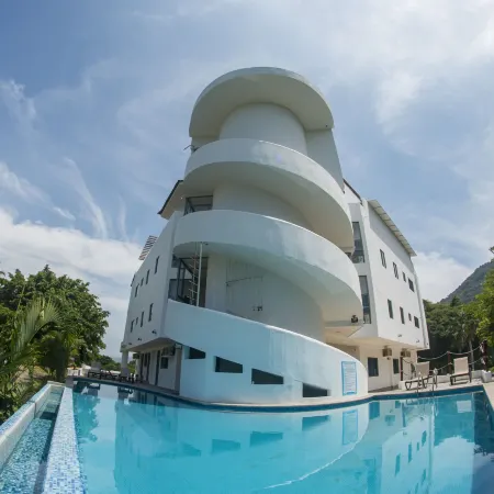 La Loma Suites