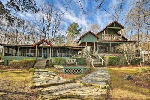 Charming Waterfront Ridgeway Cabin w/ Dock! - Parking