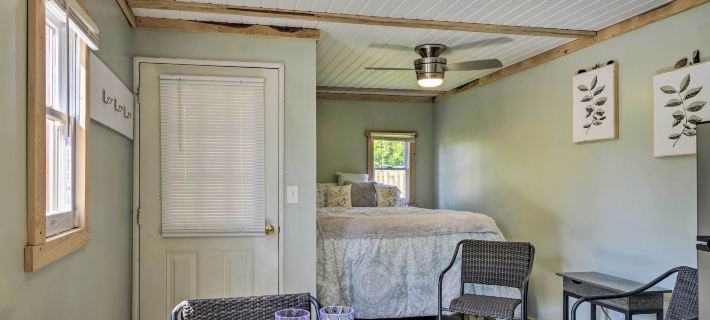 Mt Lookout Tiny House w/ Backyard & Fire Pit! Ξενοδοχεία στην πόλη Nicholas County