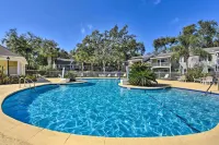 Resort-Style Condo in St Simons ~ 1 Mi to Pier! - 비치