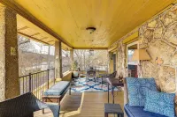 Historic 'Hardy House' on Main Street w/ Fire Pit! - Homestays