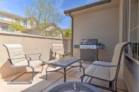'Blue Sky Get-a-Way' Townhome w/ Patio, Grill - parking