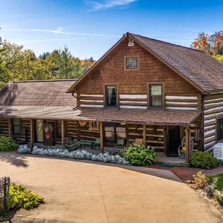 Soak, Relax & Explore! Log Cabin on the Wolf River