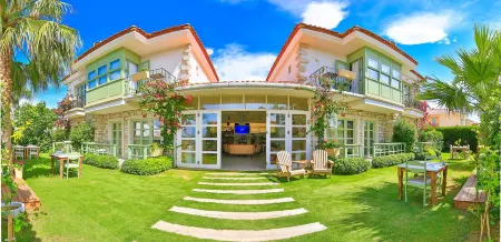 Palas Alaçatı - Adult Only