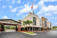 La Quinta Inn & Suites by Wyndham St. Petersburg Northeast