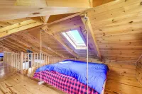 Bellevue Log Cabin w/ Gas Grill & Creek Access - Apartments