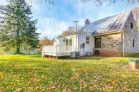 Historical Thurmont Escape w/ Furnished Deck! - Homestays