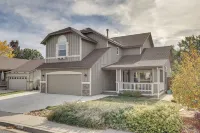 4 Mi to Downtown Reno: Family Retreat w/ Fireplace - Bungalows