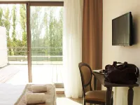 Adonis Aix en Provence Hotels in Éguilles