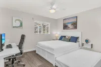 Private Palm Oasis - Close to Barefoot Beach / Bonita Beach / North Naples