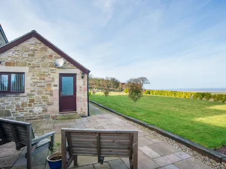 Picton Lodge - Sea Views Отели в г. Холиуэлл