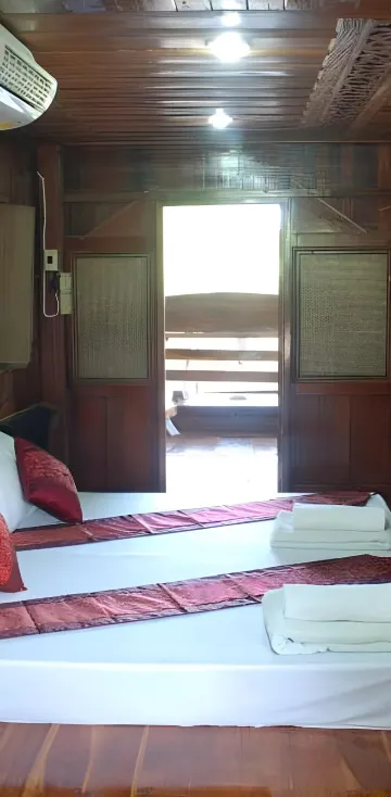 เรือเอี่ยมจันทร์