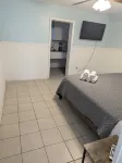Ground Floor Suite with Modern Amenities - Charming Coastal Haven Hotels in Garden City