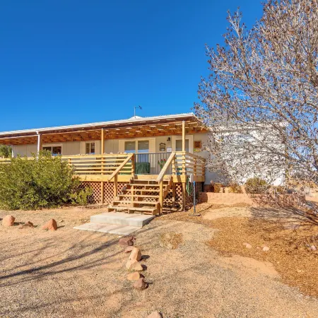13 Mi to Lake Powell: Mtn-View Home w/ Deck & BBQ