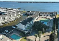 Lovely 2 Bedroom condo with marina view and pool