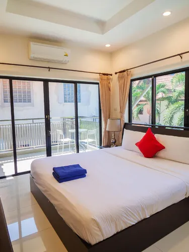 รูปภาพของPratumnak 6: 4BR Pool Villa with Jacuzzi Pattaya