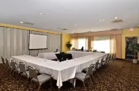Days Inn by Wyndham Renfrew Conference Centre