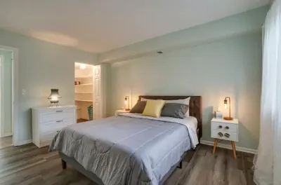 Just remodeled apartment close to airport and mall Hotels in 
