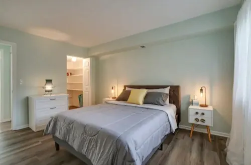 Just remodeled apartment close to airport and mall