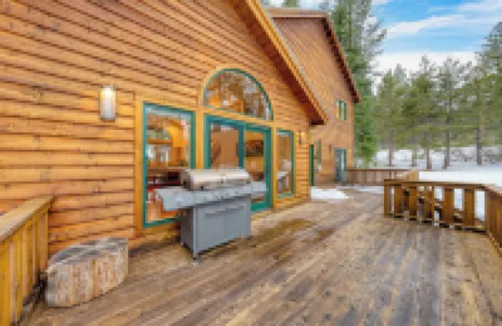 5 Mins to Ski Resort Ping Pong Pool Table Deck Donner Ridge by AvantStay