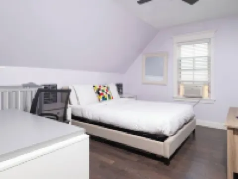 Spacious Modern Luxury Duplex Near Boston & Cambridge - Free Parking Hotels in Everett