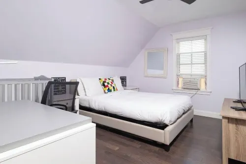 Stylish 6-Bedroom Home Near Boston – Dual Units, Yard & Parking Included!