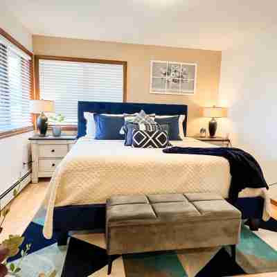 Delightful 3-bedroom house with WiFi in Juneau, AK, centrally located. Rooms