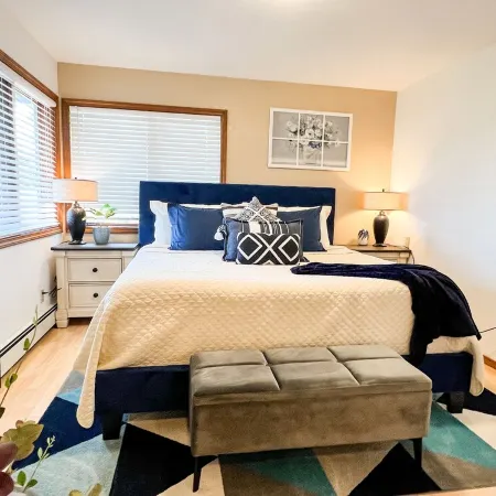 Delightful 3-bedroom house with WiFi in Juneau, AK, centrally located.