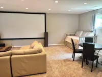 Recently Updated 3 Bedroom House, Fire Pit, Hot Tub, Game Room