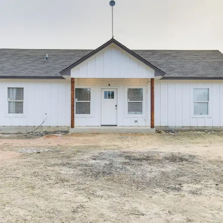 Texas Family Home w/ Hot Tub: 1 Mi to Lake Whitney