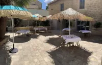 Hôtel Restaurant O'Banel فنادق في Calvisson