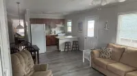 Charming 3-bedroom Cottage, 2 block Walk to the  Beach