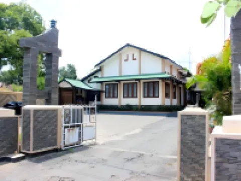 Ikhtiar Surya Hotel Hotels in Giri