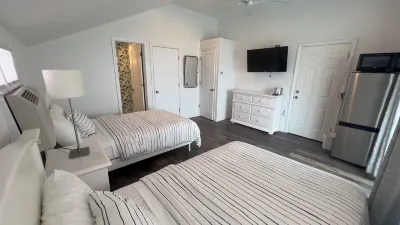 Driftwood Motel