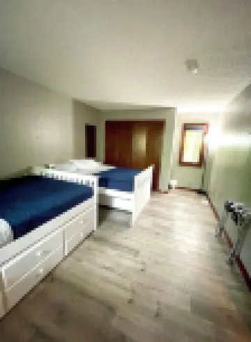 3-bedroom house in serene Saw Creek Estates with WiFi, AC, access to pools, lake