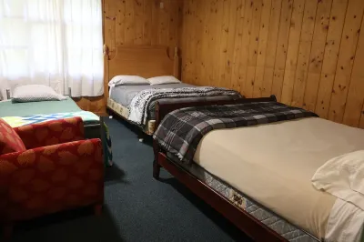 Front Lodge - 0.4 Miles from Mt. Rainier Entrance Hotels near Longmire Museum