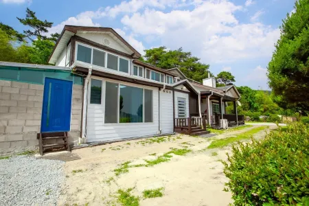 Happy World Pool Villa Отели рядом с достопримечательностью «옥천암»