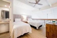 Top Floor, 360 deg Ocean View, Totally Remodeled, 2-bed 2 bath with split AC