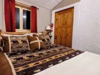 Cozy Charming Convenient Lake Street Retreat Hotels in Sandpoint