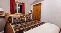 Cozy Charming Convenient Lake Street Retreat