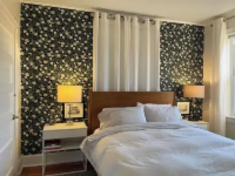 Great Apartment in East Providence Hotels in 