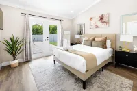 Alluring Luxury Oasis: Modern Comfort and Relaxation