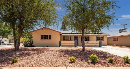 5Br Sleeps 10 Hot Tub Fire Pit Games & Walk to ASU Отели рядом с достопримечательностью «ASU University Housing»