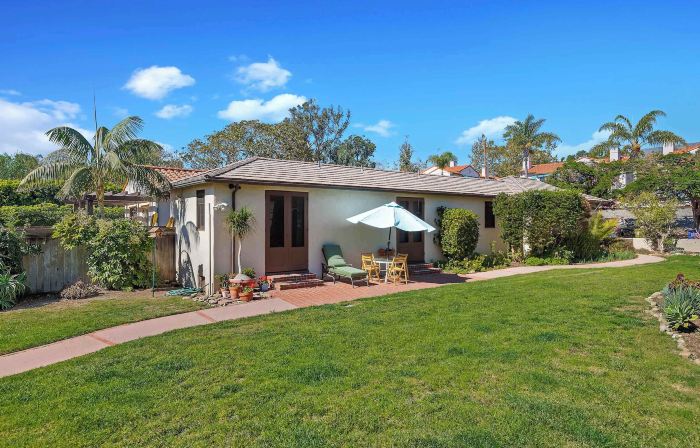 Garden Cottage - Miramar Beach with Shared Deck