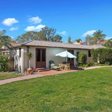Garden Cottage - Miramar Beach with Shared Deck