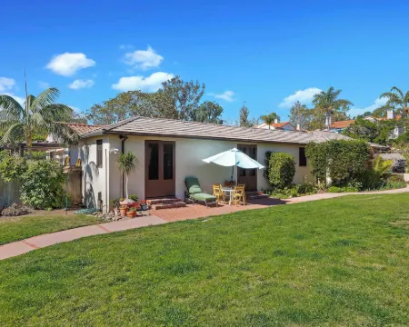 Garden Cottage - Miramar Beach with Shared Deck Hotels in Montecito