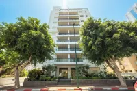 Sea Breeze Netanya Retreat by Sea N' Rent